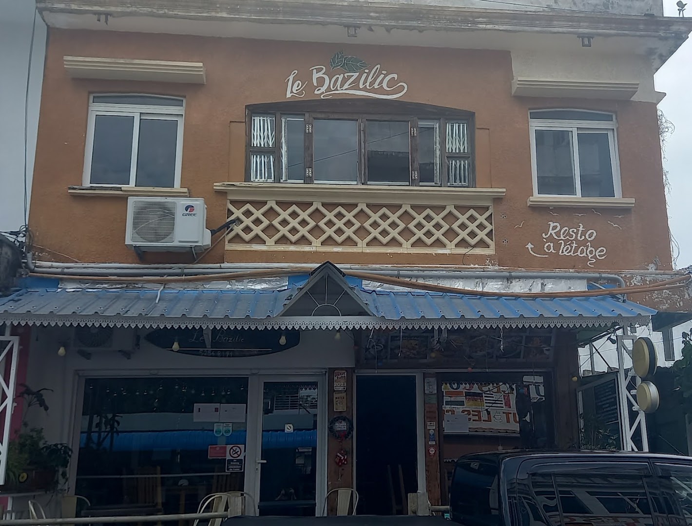 Le Bazilic: clear exterior shot of restaurant