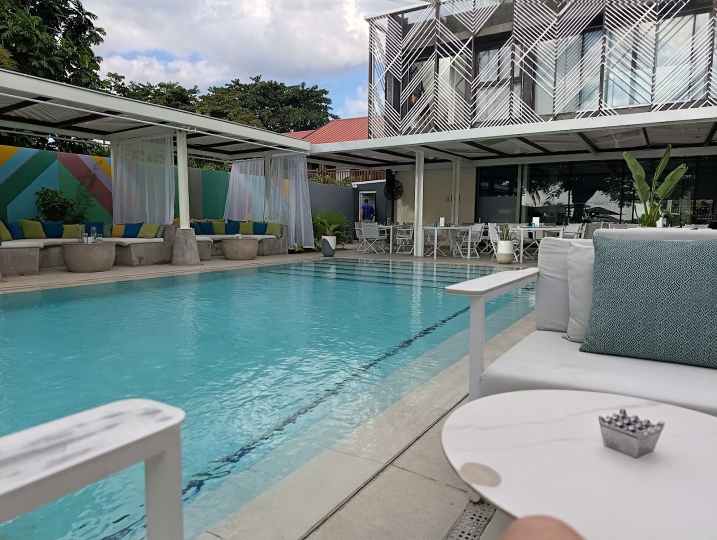 2Beach Club by 2Futures: attractive venue atmosphere and pool