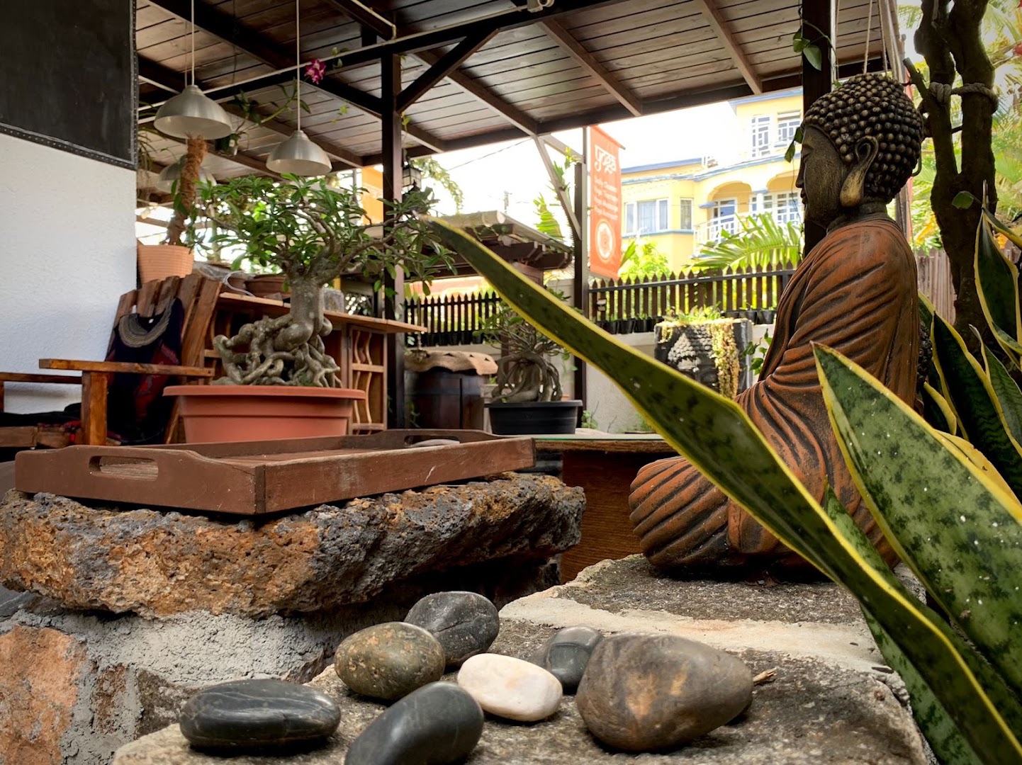 Earth Cafe: inviting and atmospheric venue photo