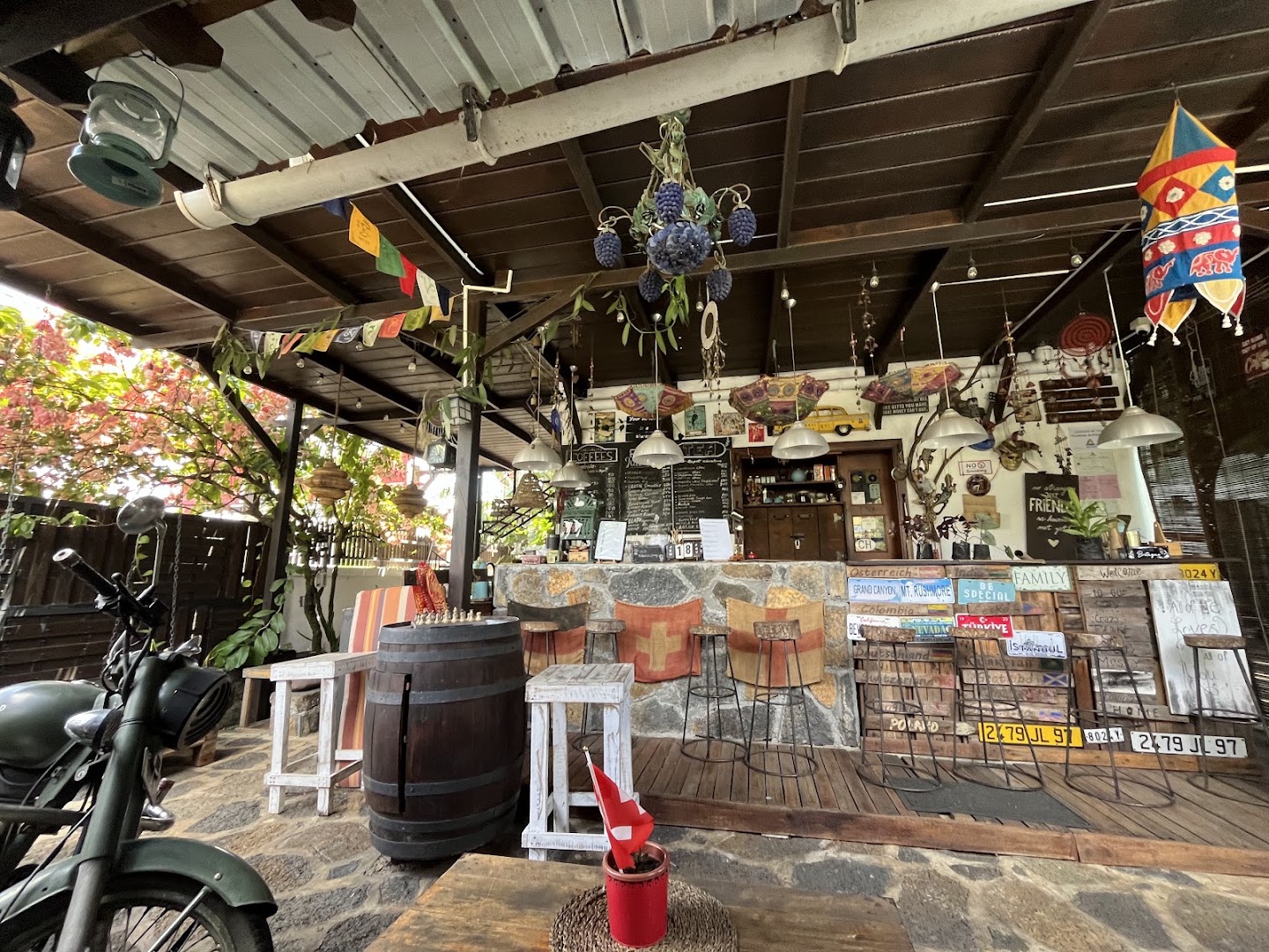 Earth Cafe: inviting and atmospheric venue photo