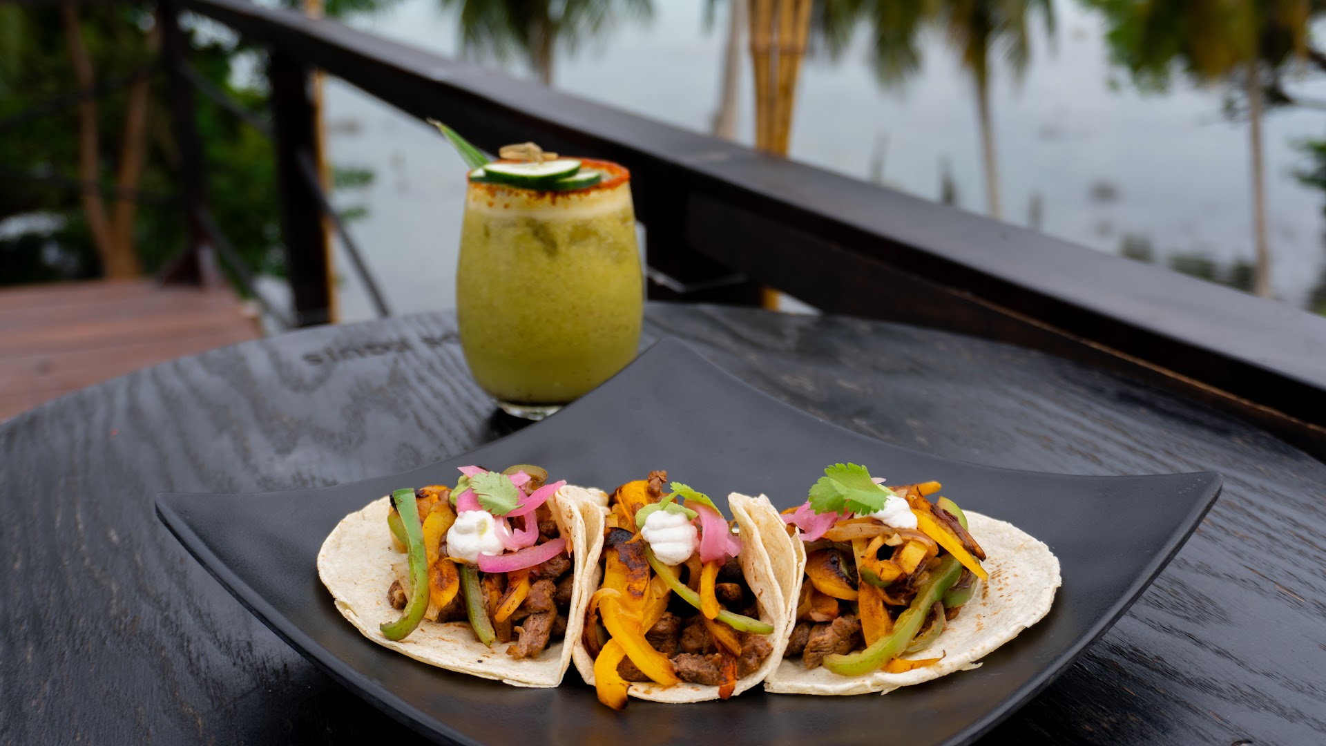 ITZÁ Bar y Brasa: appetizing food and drink presentation
