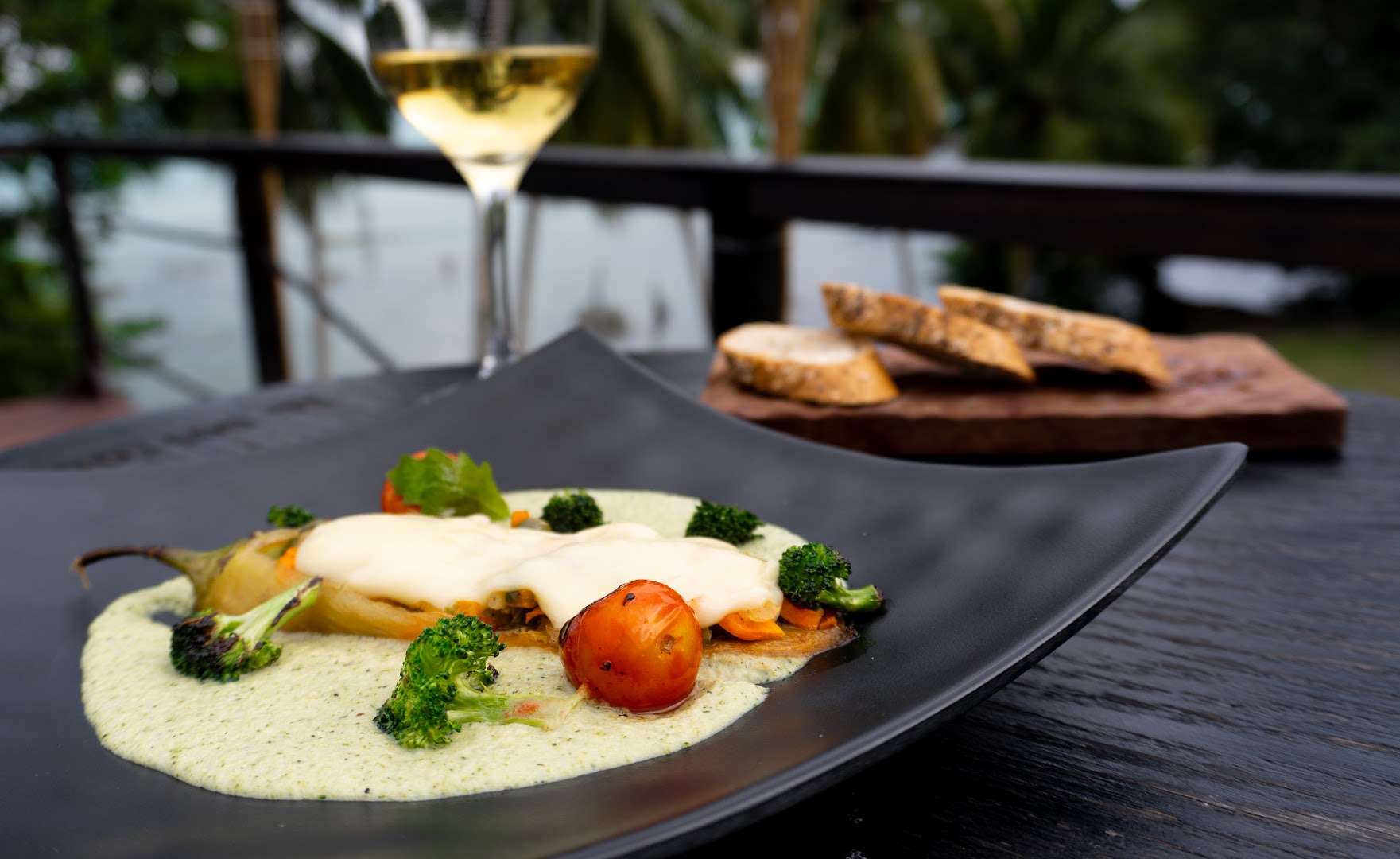 ITZÁ Bar y Brasa: appetizing food photography with nice atmosphere