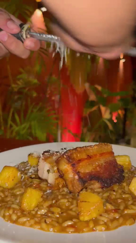 SAK Restaurante: appetizing food shot with action