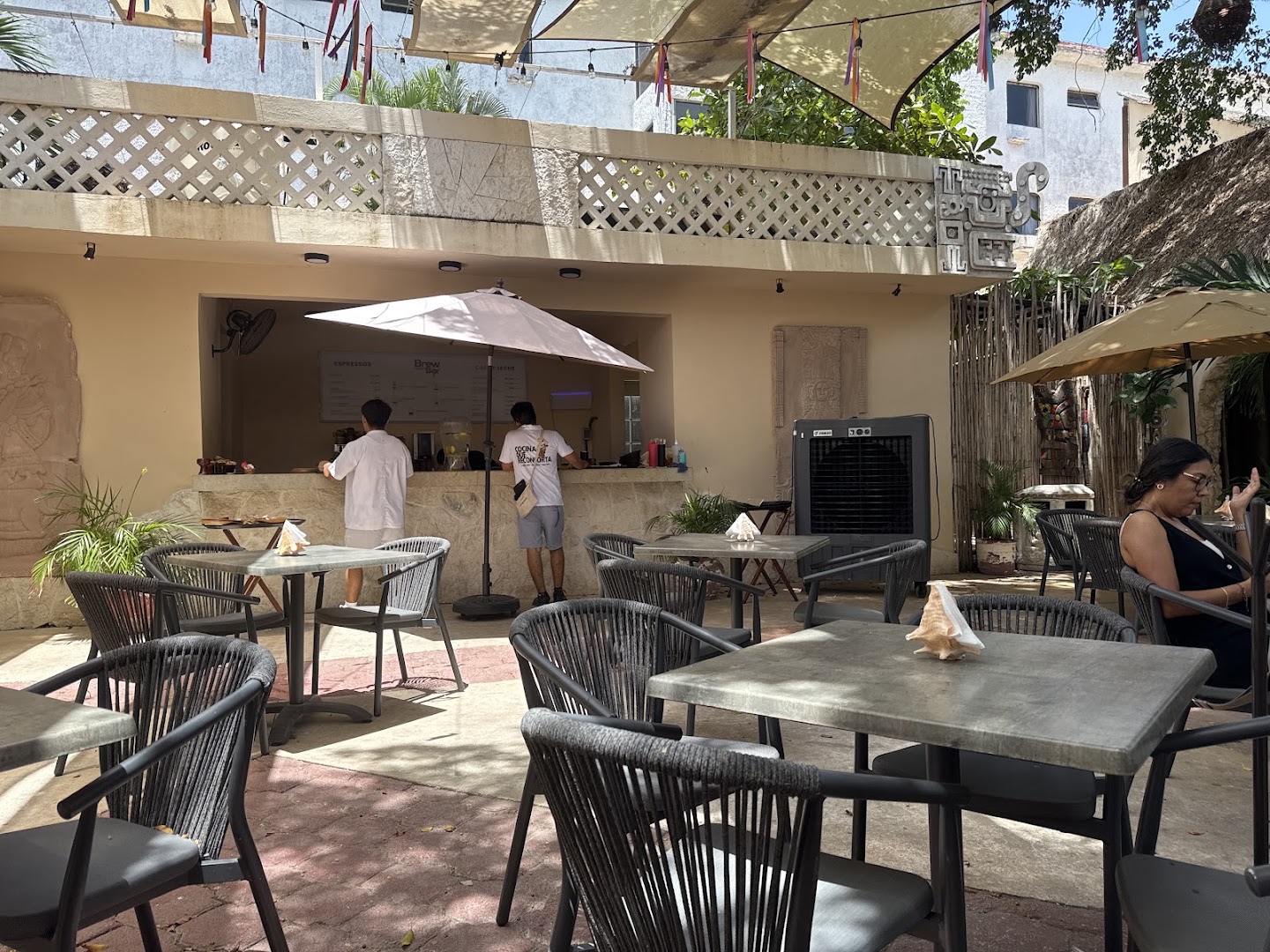 Autóctona: clear view of restaurant terrace