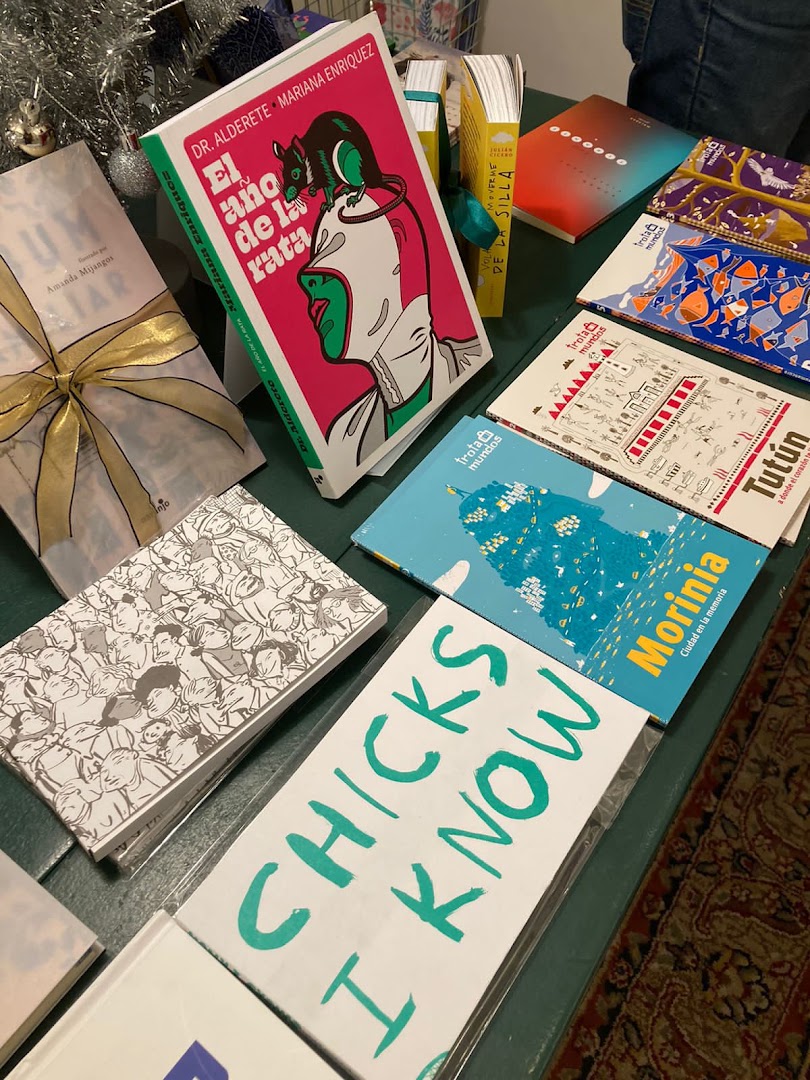 Bremen Pequeña Librería: displays books sold at venue