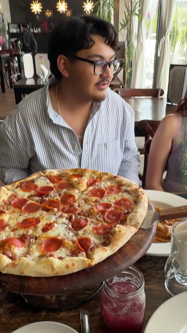Cocina Amore: food and happy customers