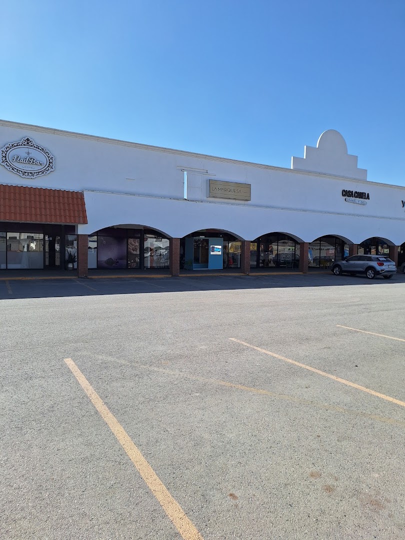 La Marquesa Concept Store: clear storefront view of shop