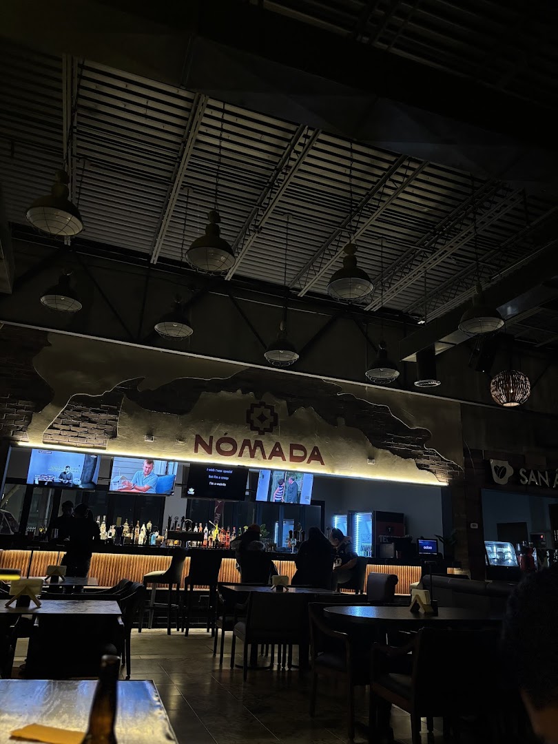 Nómada Tap Room: clear shot of venue atmosphere