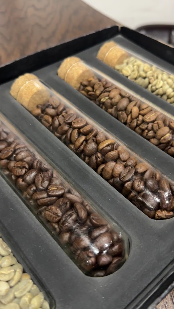Paso del Norte Coffee Roasting: high quality coffee bean display