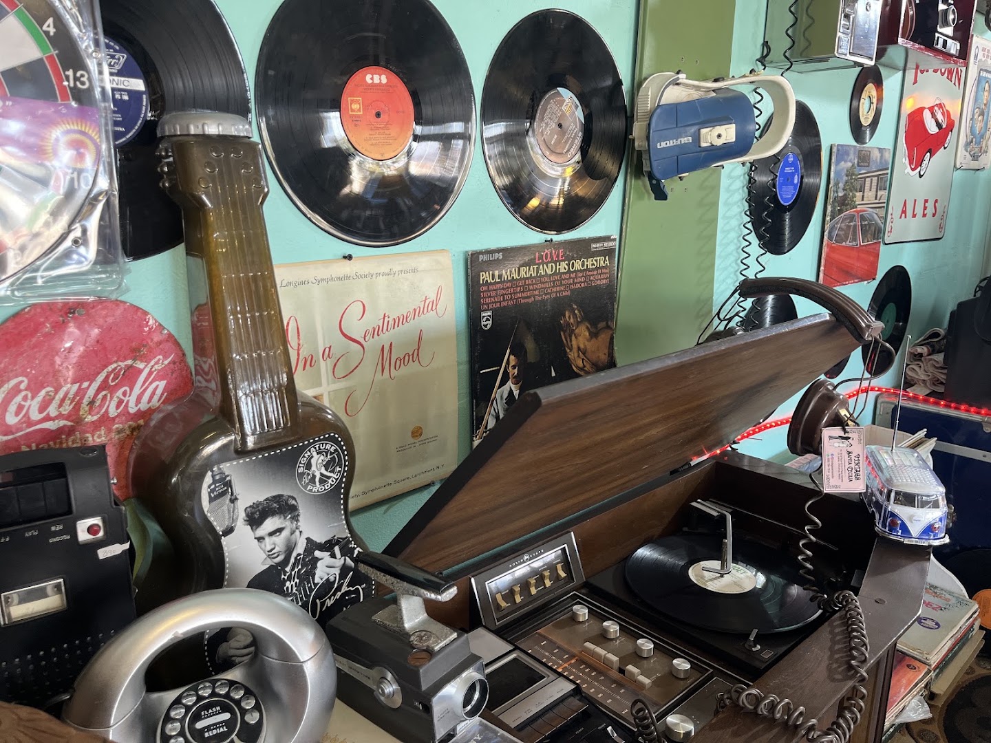 Vintage Santa Cecilia: shop products and atmosphere