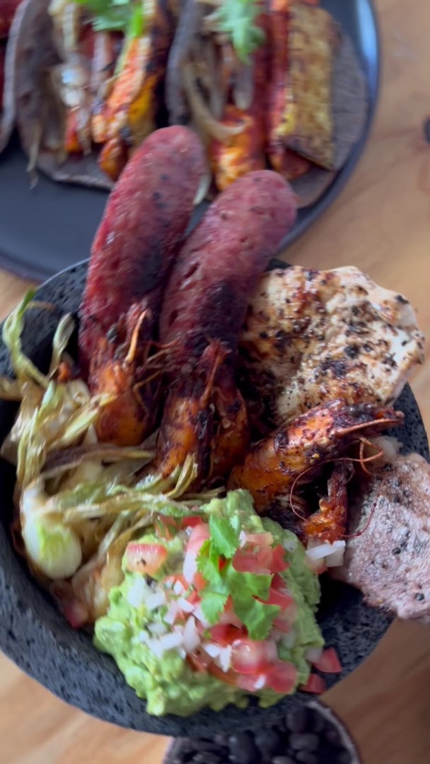 El Mexicano: appetizing high quality food photo