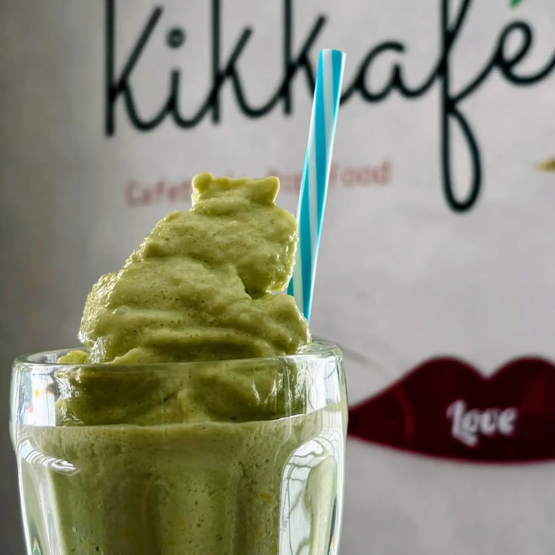 Kikkafé: appetizing food photo with branding