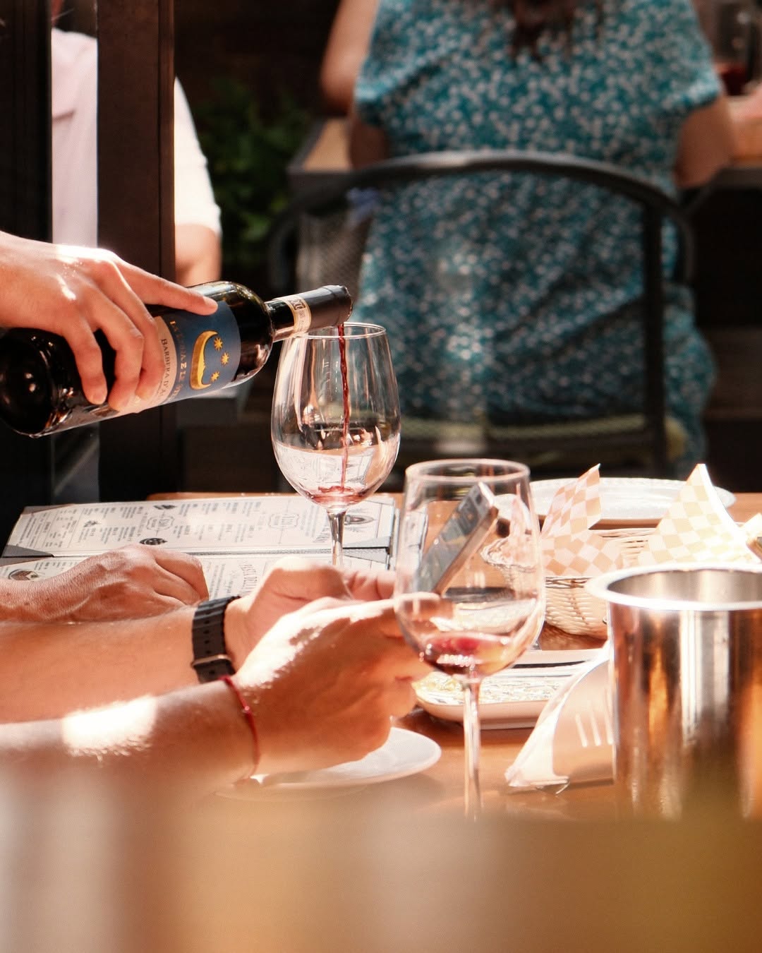 La Bruschetta: inviting atmosphere with wine service