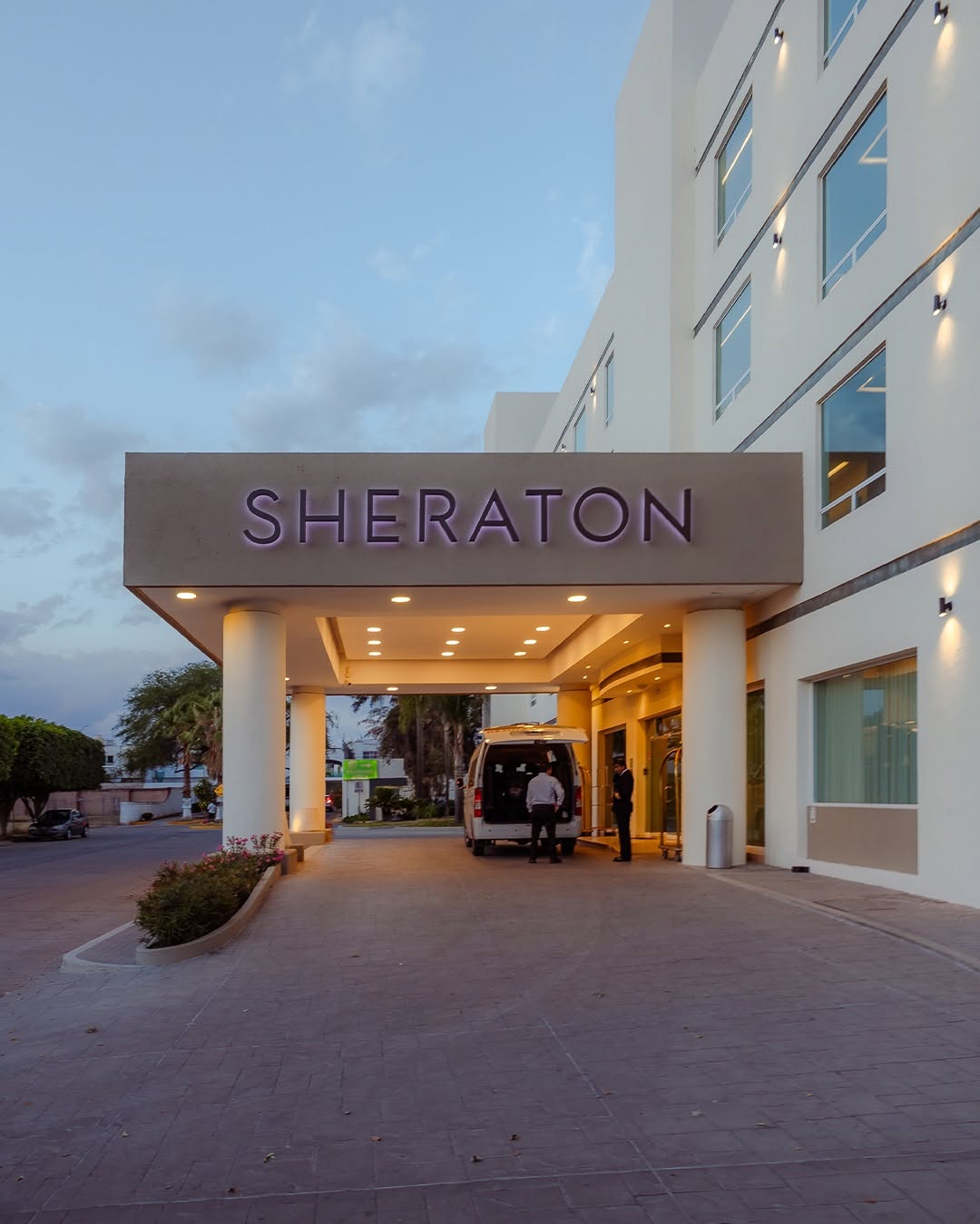 Sheraton León: professional exterior shot of hotel