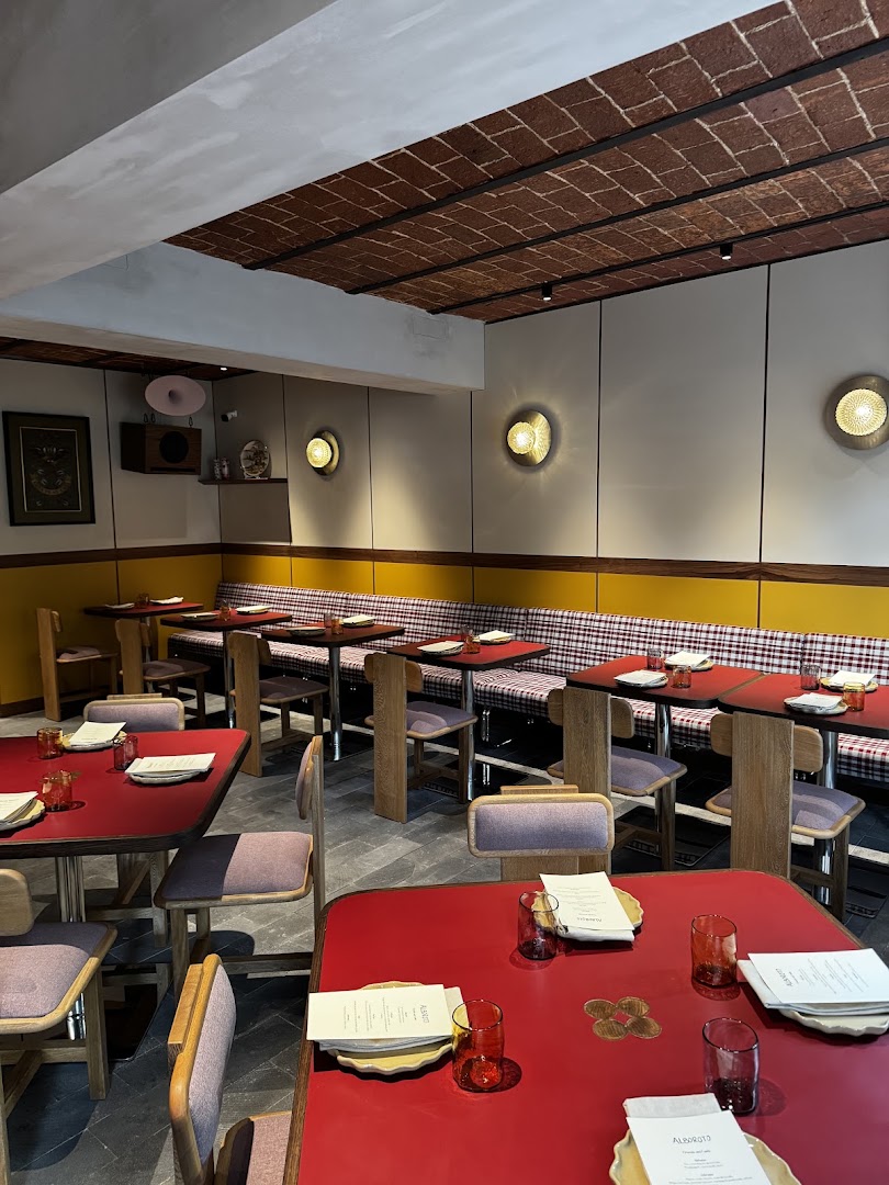 Alboroto: clear, inviting restaurant interior shot