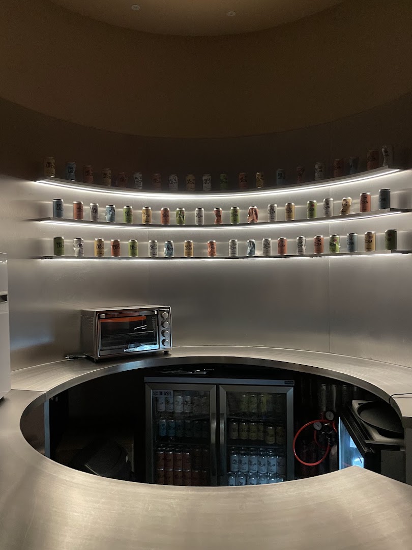 Bar Latosa: clean aesthetic showing bar interior