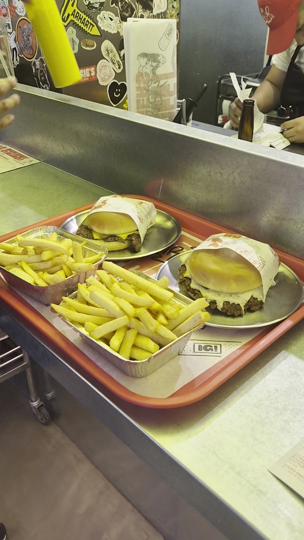 Burger Gang: appetizing photo of restaurant food