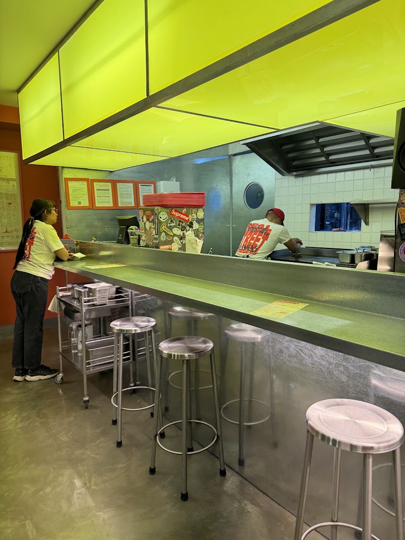 Burger Gang: clear view of restaurant interior