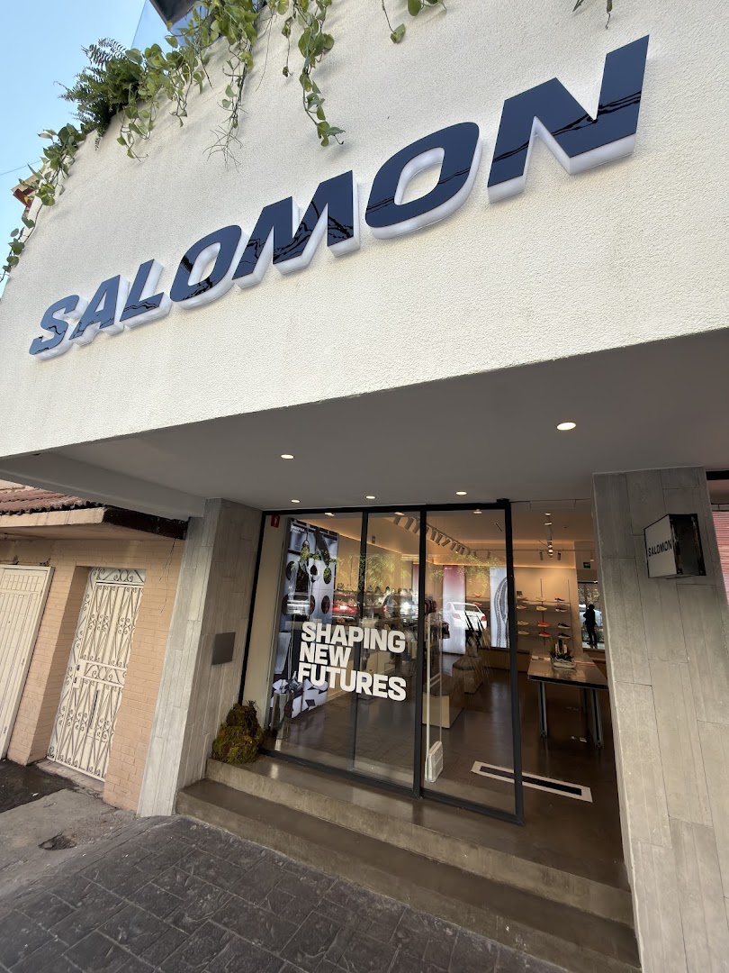 Casa Salomon: clear storefront photo of shop