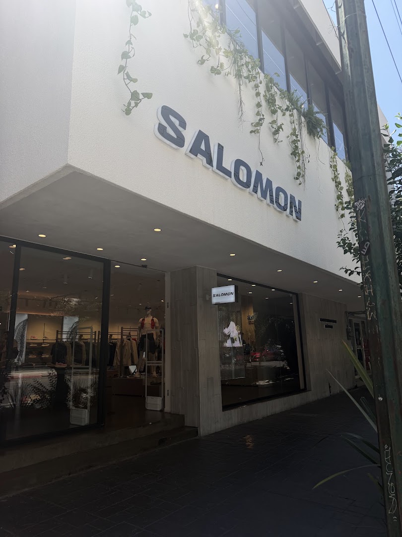 Casa Salomon: clear storefront photo of shop