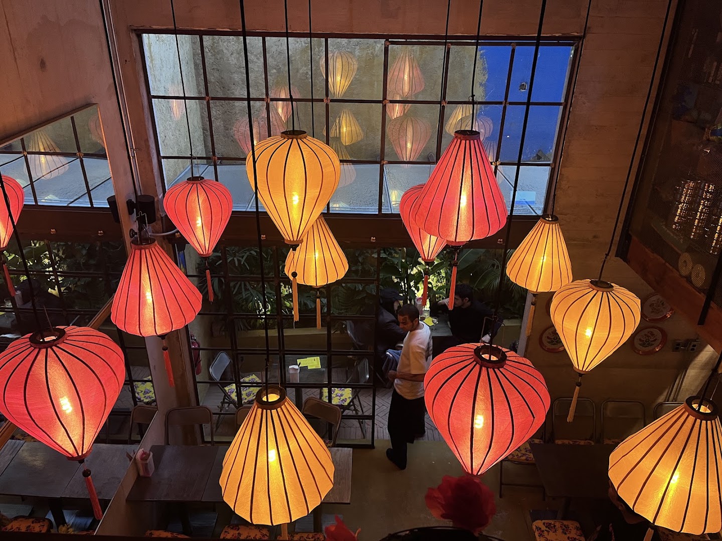El Mekong: attractive interior with atmospheric lighting