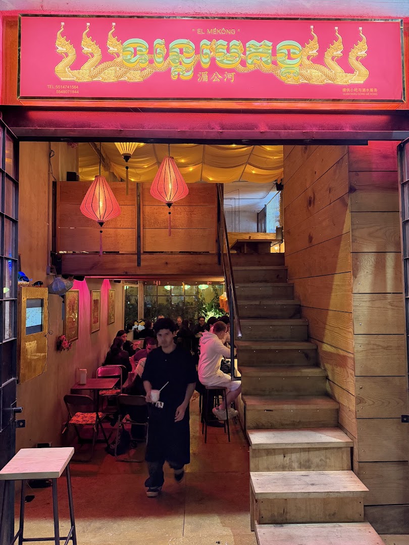 El Mekong: inviting view of restaurant interior
