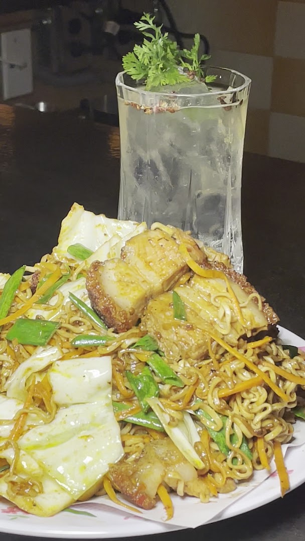 El Mekong: appetizing food and drink photo