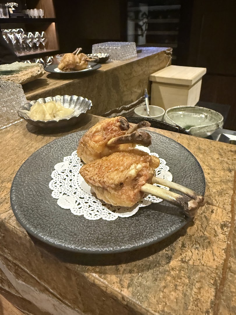 Futari: appetizing food presentation in restaurant setting