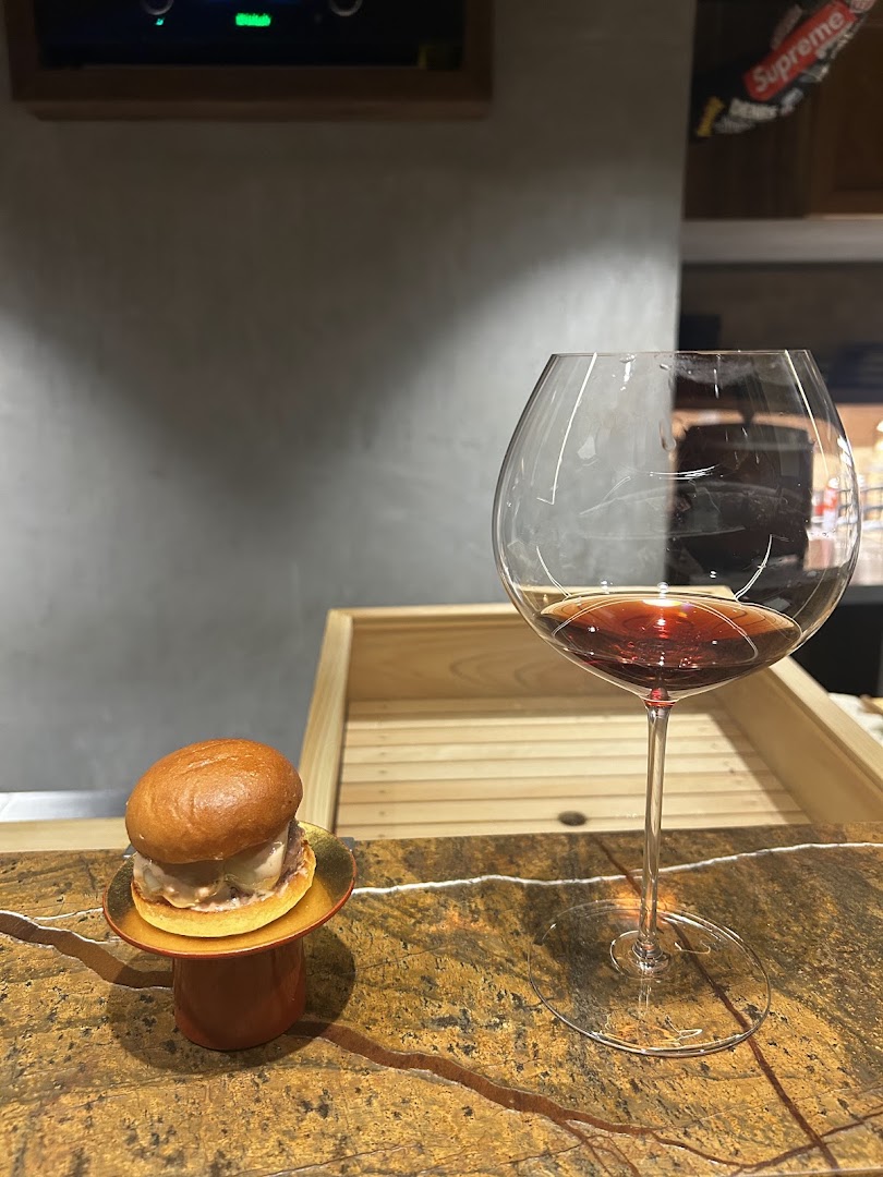 Futari: appetizing food and drink presentation