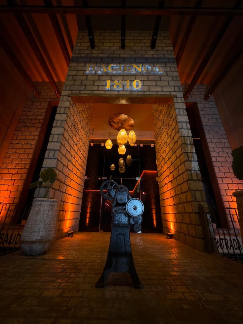 Hacienda 1810: professional shot of restaurant entrance
