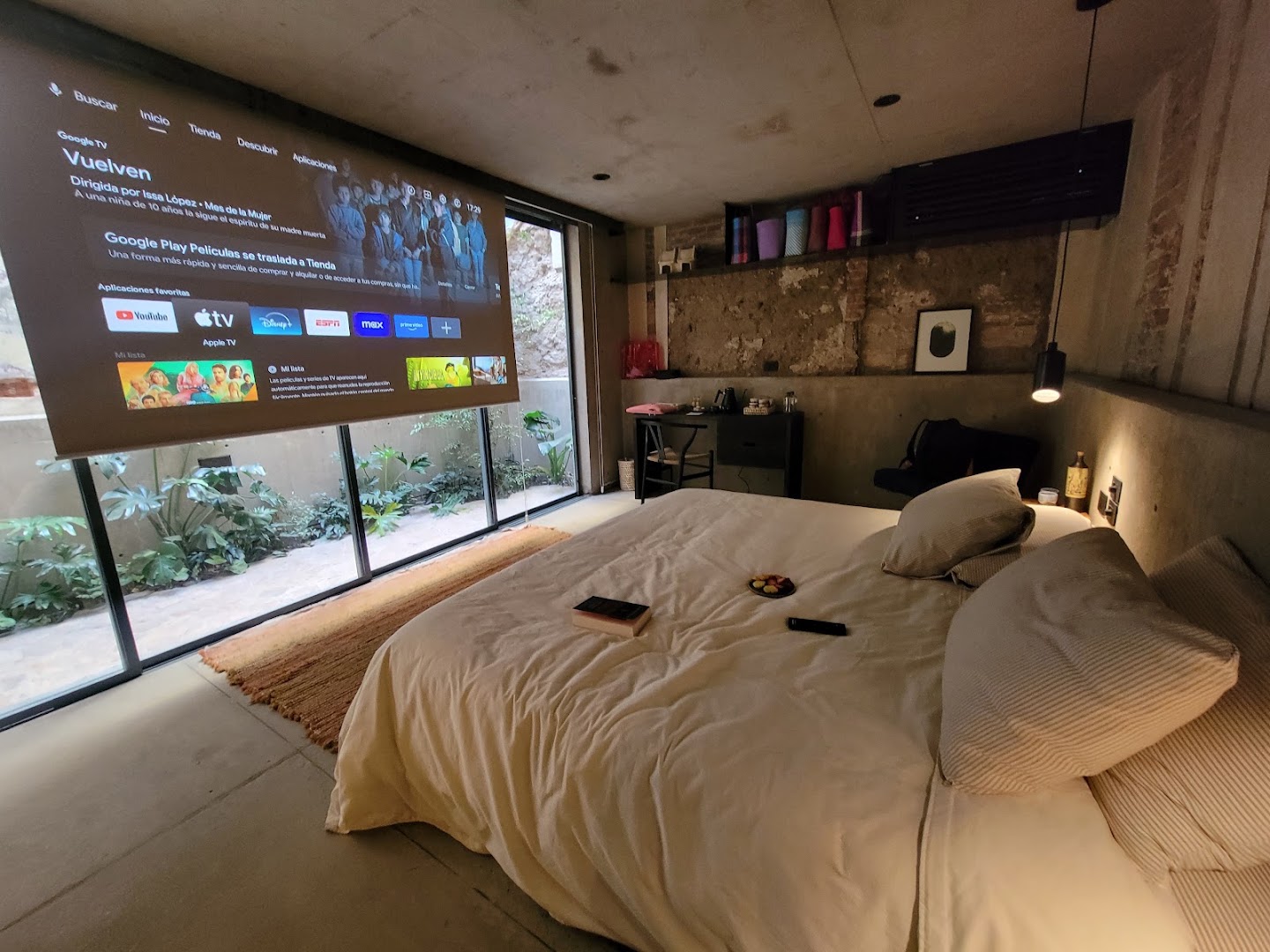 Becino: attractive room with projector screen