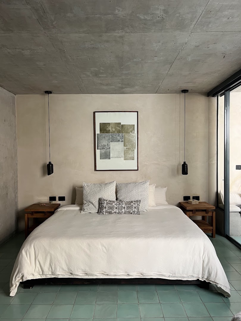 Becino: professional, high-quality hotel room photo