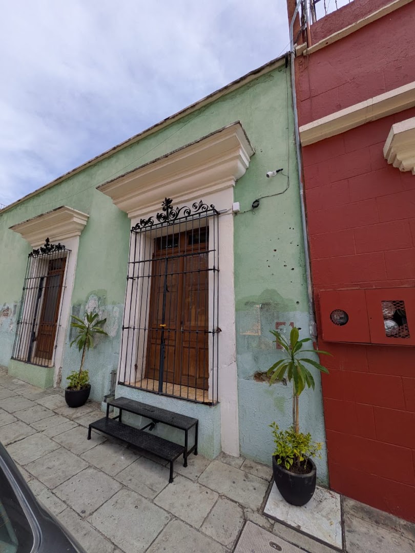 Lari guie' Arte: clear photo of shop exterior