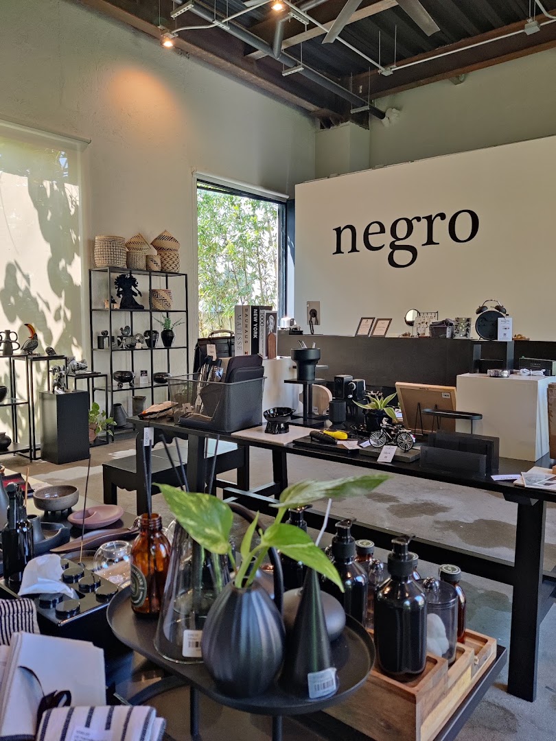 Negro Concept Store: clear, professional shop interior photo