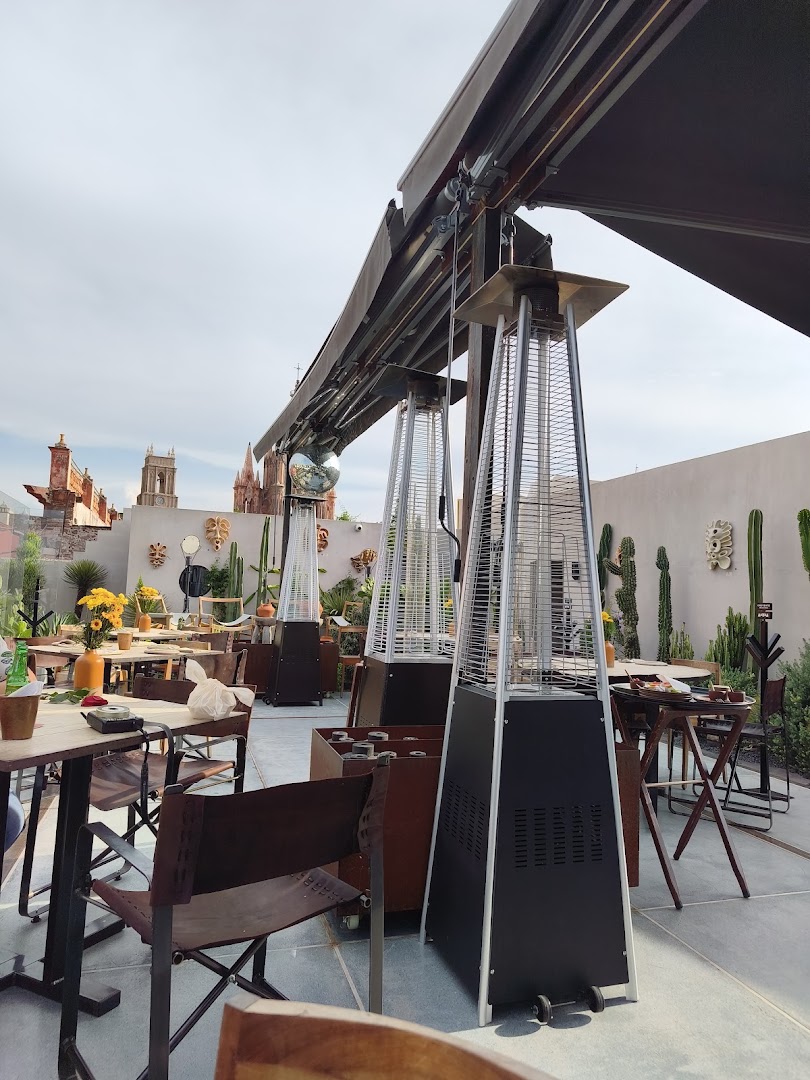 Altar: inviting terrace atmosphere and view