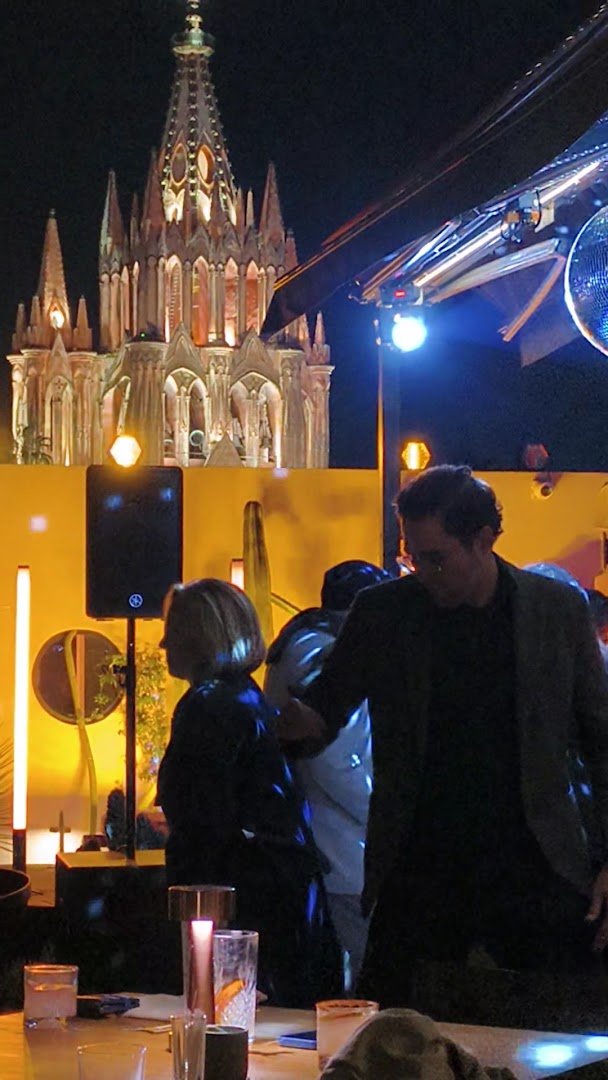 Altar: atmosphere and iconic view