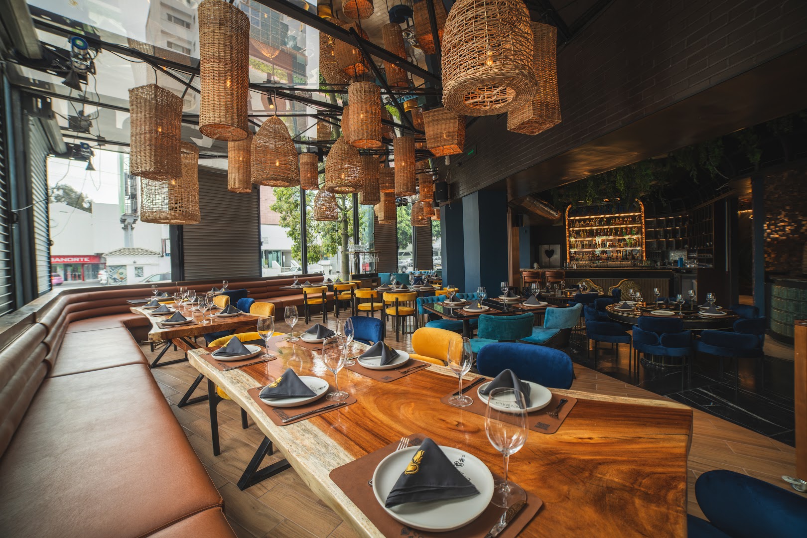 Corazón Artesano: professional, inviting interior atmosphere