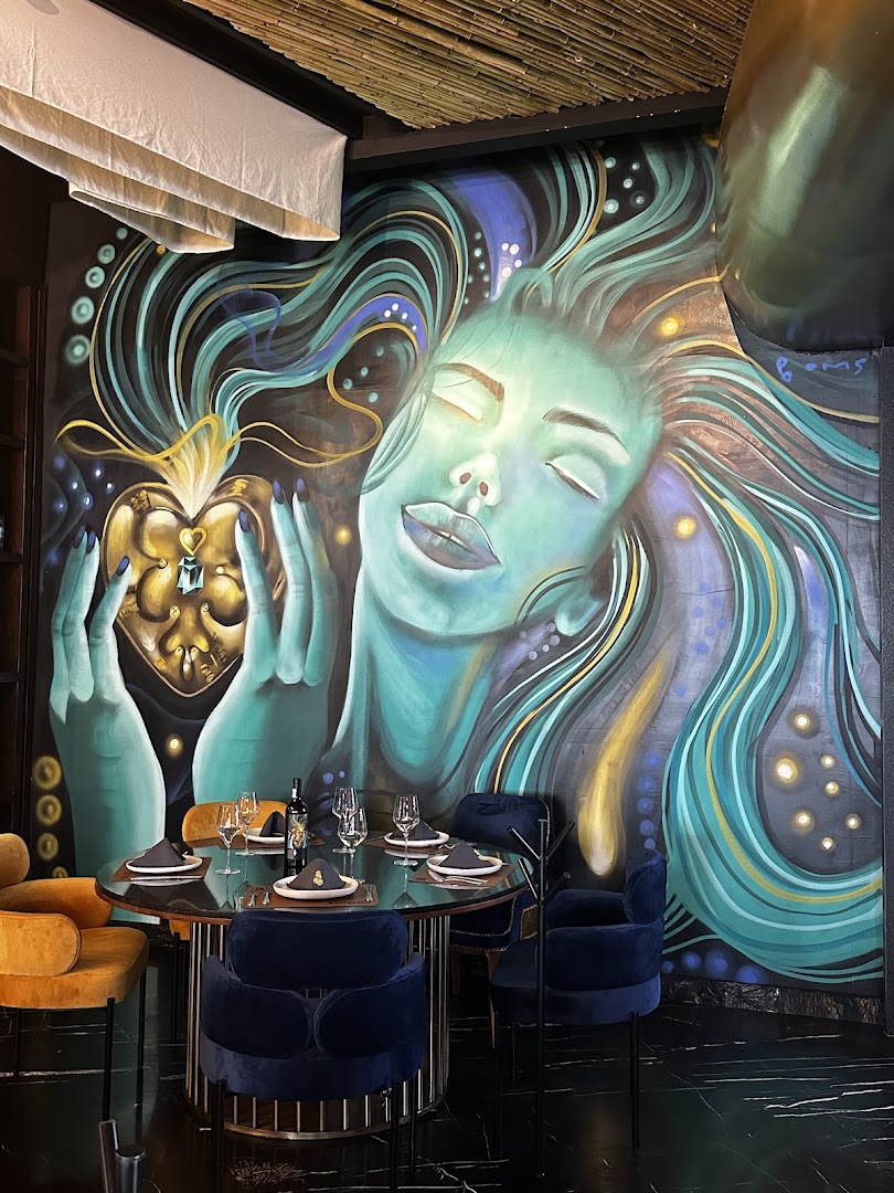 Corazón Artesano: attractive interior and artistic mural