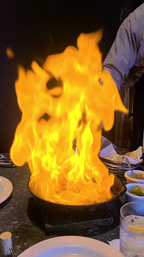 La Querencia BajaMed: dynamic and appetizing food presentation
