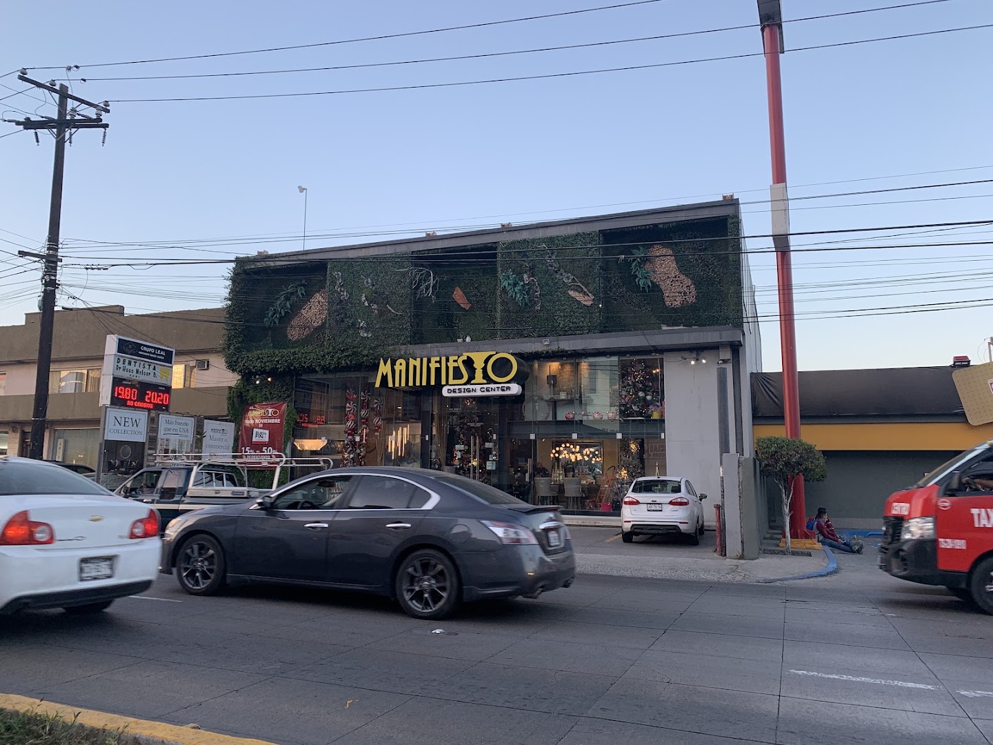 Manifiesto Design Center: clear storefront view of shop