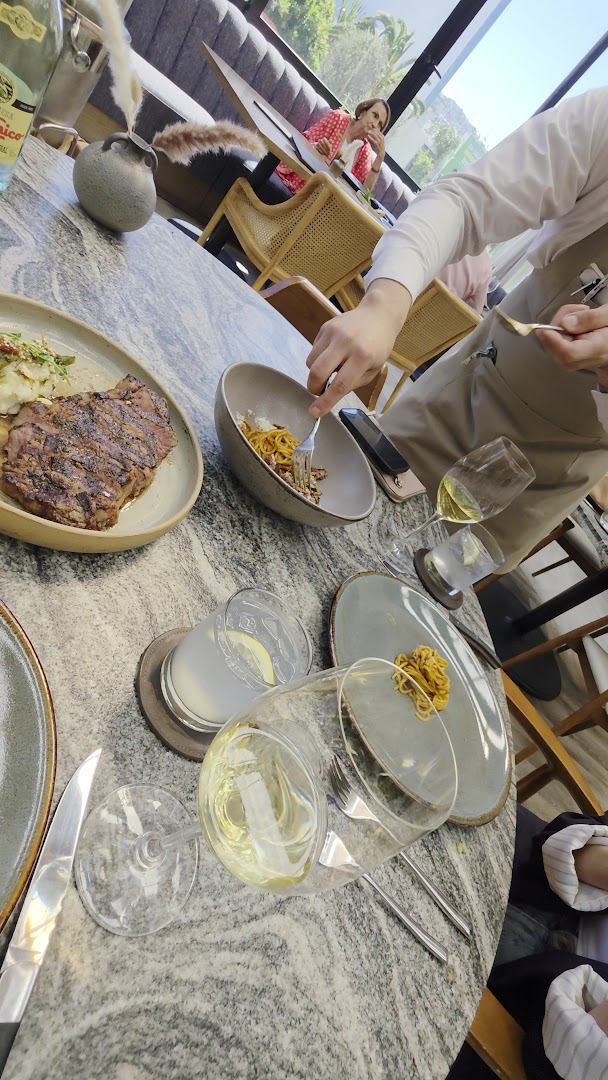 Orígenes de Baja (OBA): high quality food service shot