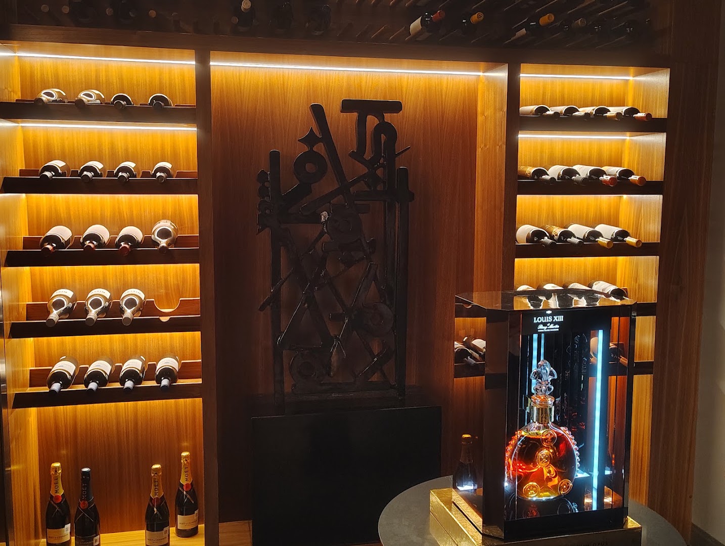 Tower Bar: high quality, atmospheric interior shot