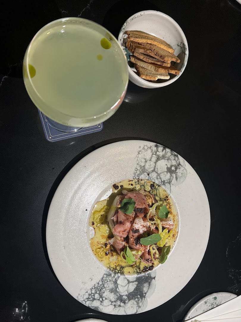 Tower Bar: appetizing food and drink presentation