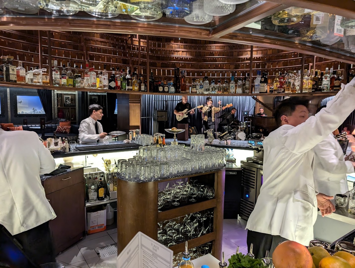 Tower Bar: lively bar atmosphere well