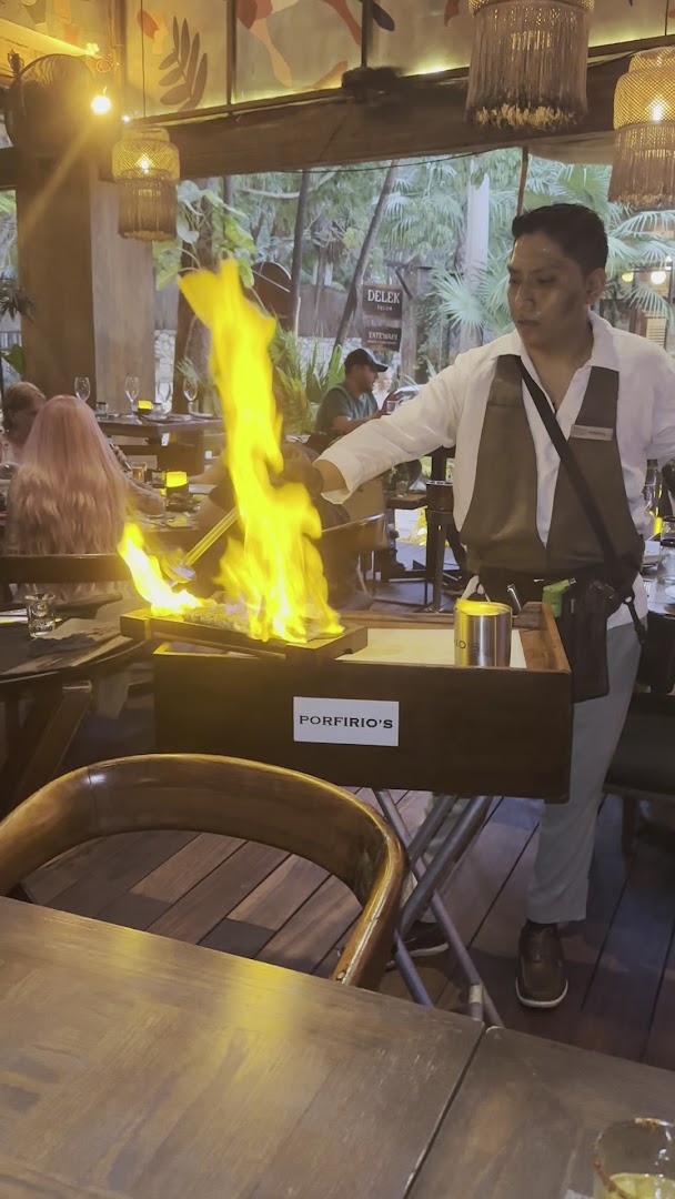 Porfirio's: engaging photo of table service