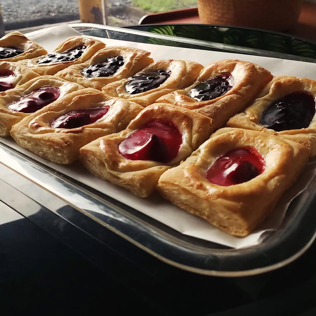 Deja Brew: appetizing photo of fresh pastries