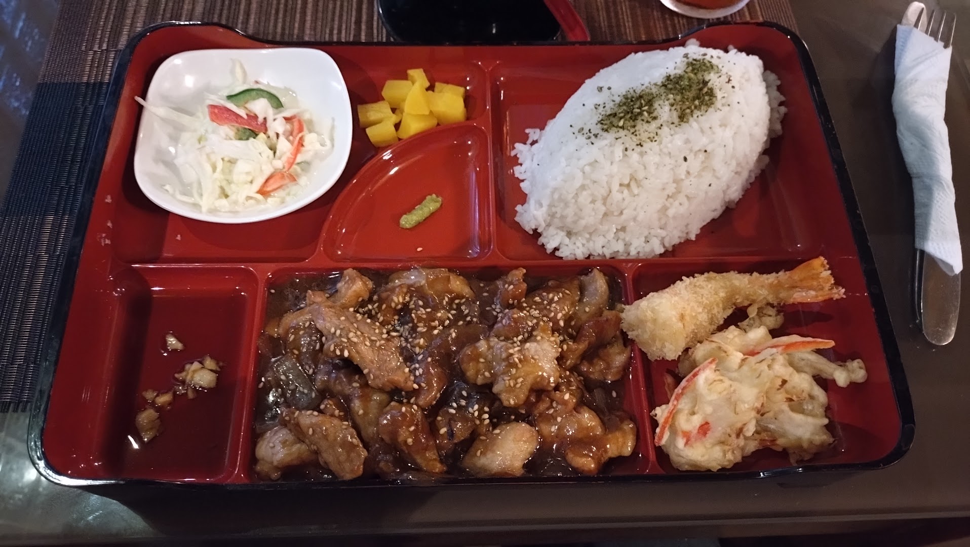 BS Café: appetizing photo of served food