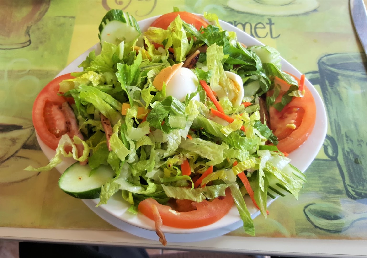High Tide Restaurant: appetizing photo of fresh salad