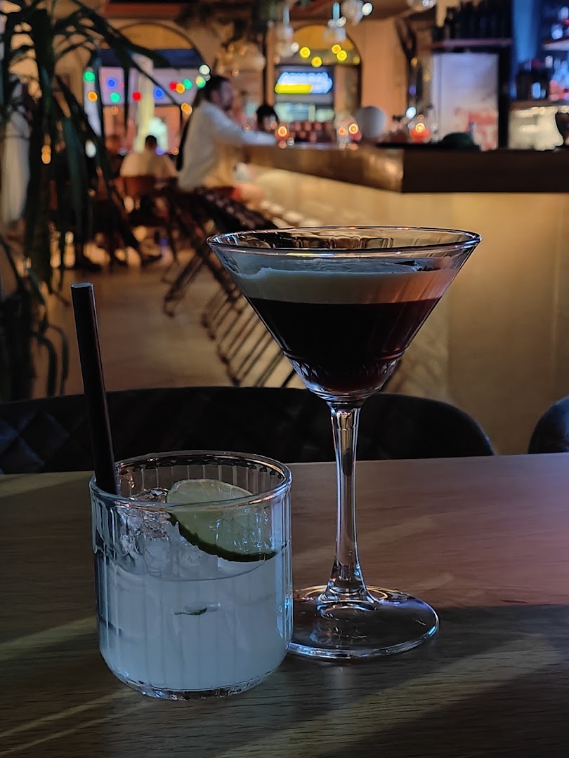 AB Place: high quality, atmospheric bar photo