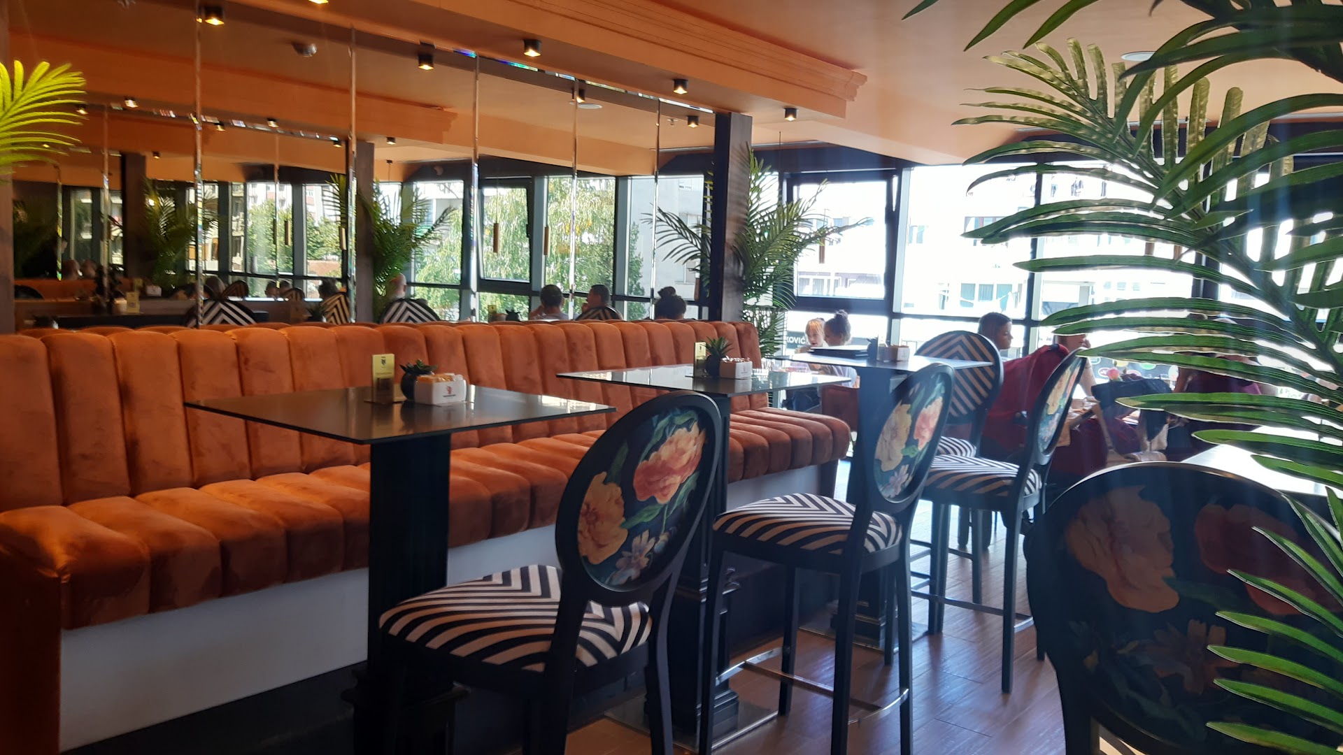 Bistro Bar Vuk: clear, inviting restaurant interior shot